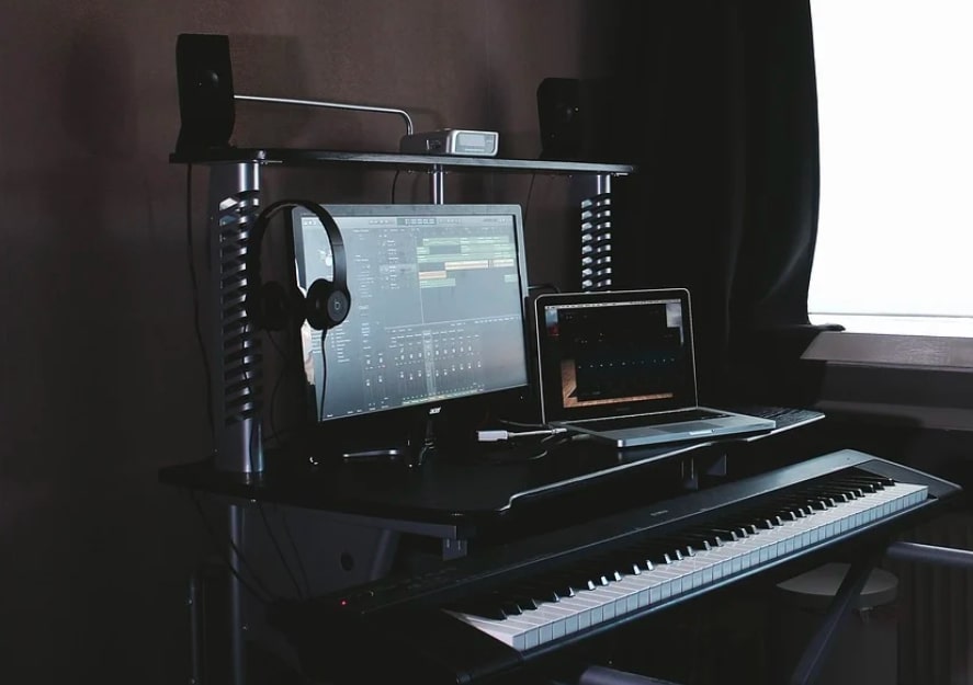 Digital Piano Connected with Laptop, Desktop and other External Devices